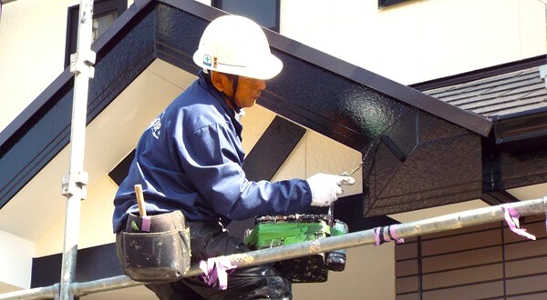 建築塗装の工事風景